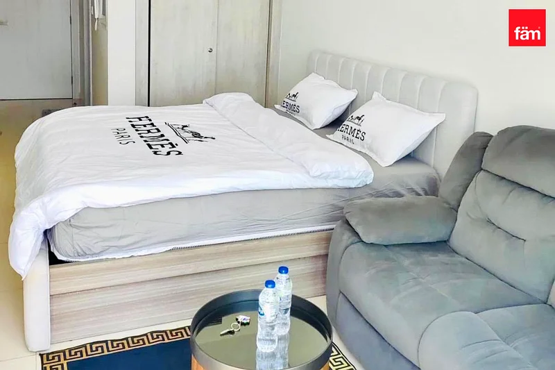 Residential | VOT | High floor | Private beach64008492477569114