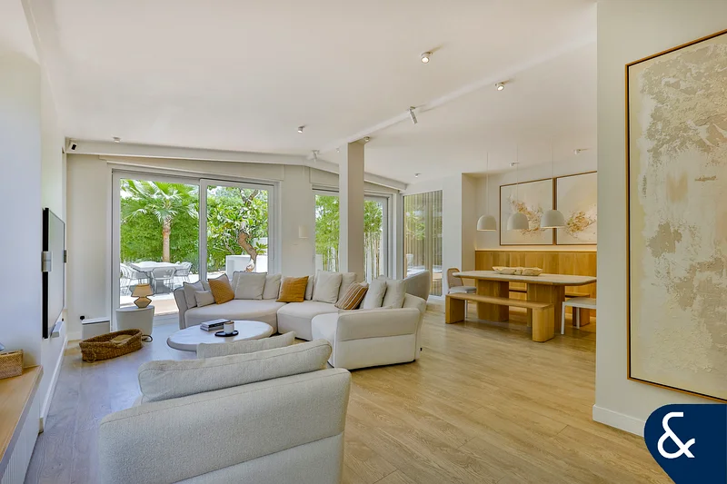 One of a Kind Lake View | Upgraded | Extended63922857755265111
