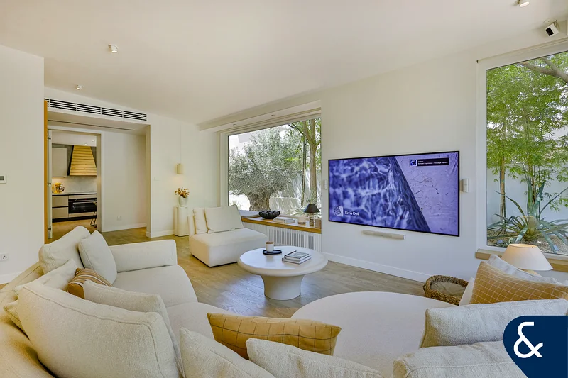 One of a Kind Lake View | Upgraded | Extended63922857755265113