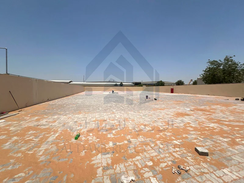 قطعة أرض صناعية جاهزة للبيع في المنطقة الصناعية 13 في الشارقة | 16,000 قدم مربع63185714260483111