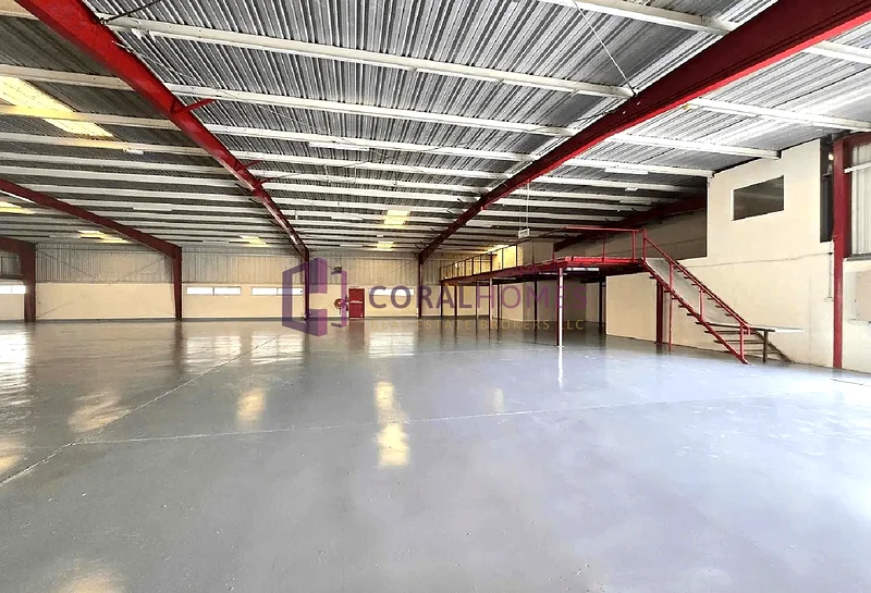 Huge Storage Warehouse At 5.2 Meters | 125 KW631851912311061125