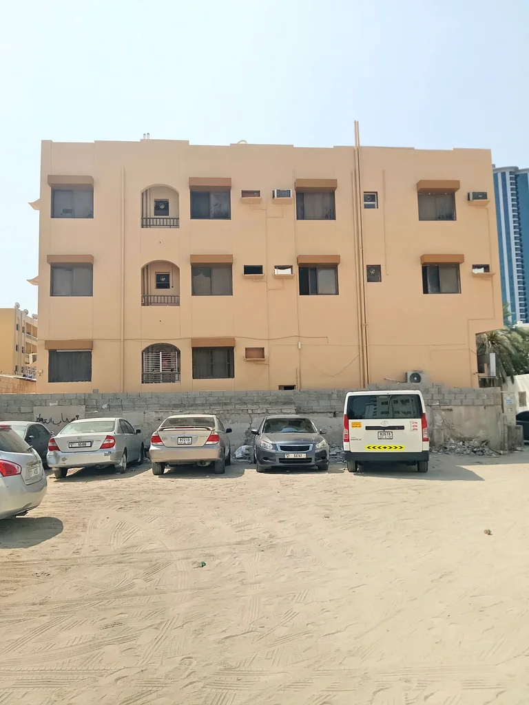 مبنى سكني وتجاري مكتمل من طابقين فوق الأرض معروض للبيع في رميثاء-1، عجمان63185193845379111
