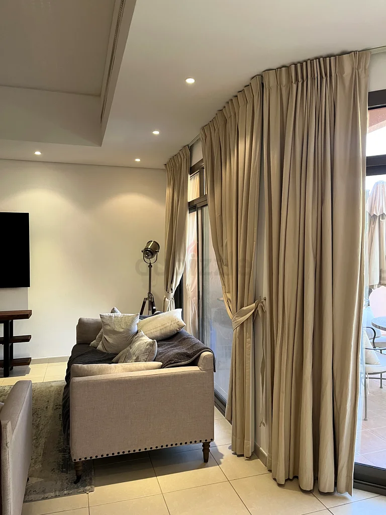 Elegant Fabric Roller Blinds for Modern Interiors63221343392642113