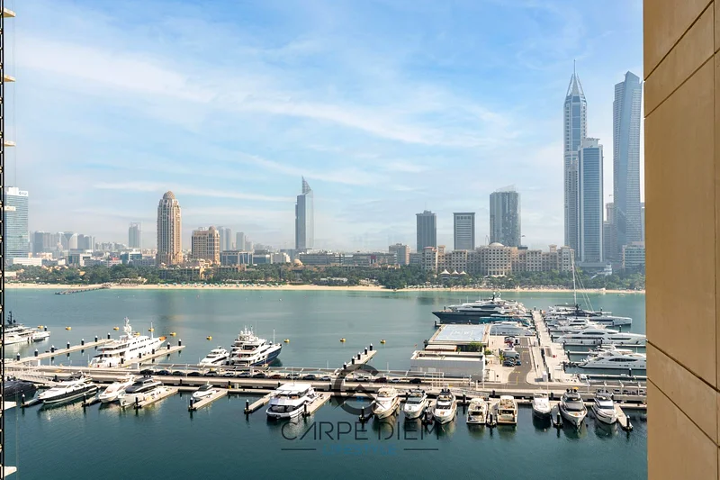 فيلا بحرية فاخرة على الشاطئ63829906762755110