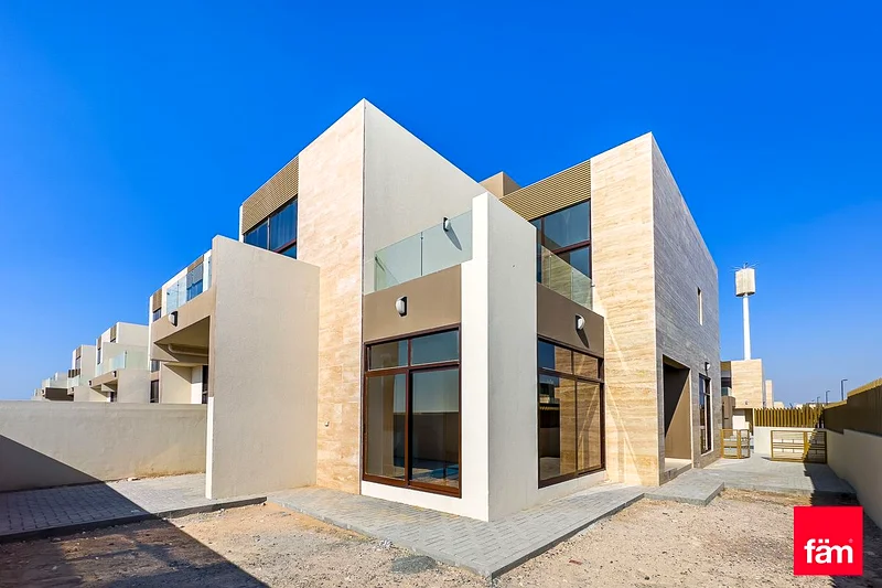 Luxury & Brand New | Corner Unit | Single Row63991696193666110
