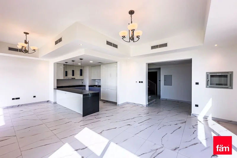 Luxury & Brand New | Corner Unit | Single Row63991696193666114
