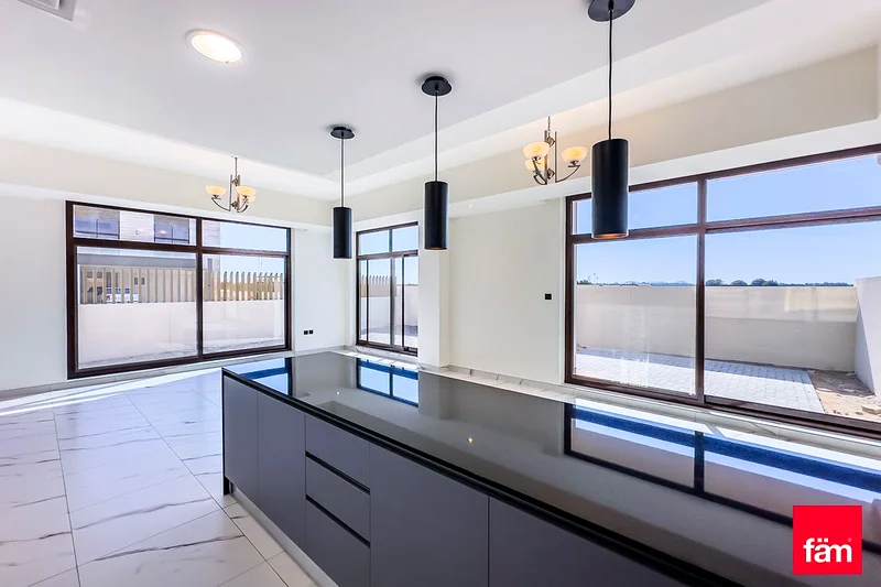 Luxury & Brand New | Corner Unit | Single Row63991696193666113