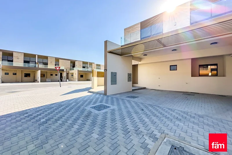 Luxury & Brand New | Corner Unit | Single Row63991696193666111