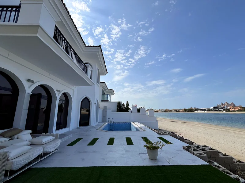 Luxury 4-Bedroom Villa in Palm Jumeirah – Private Beach, Pool63817255592705112