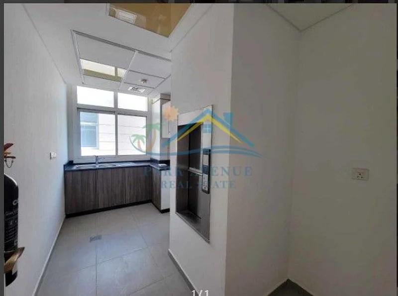 4 غرف نوم رائعة مع غرفة خادمة وحديقة خاصة / موقف سيارات خاص / غرفة سائق / شاغرة63151406115841112
