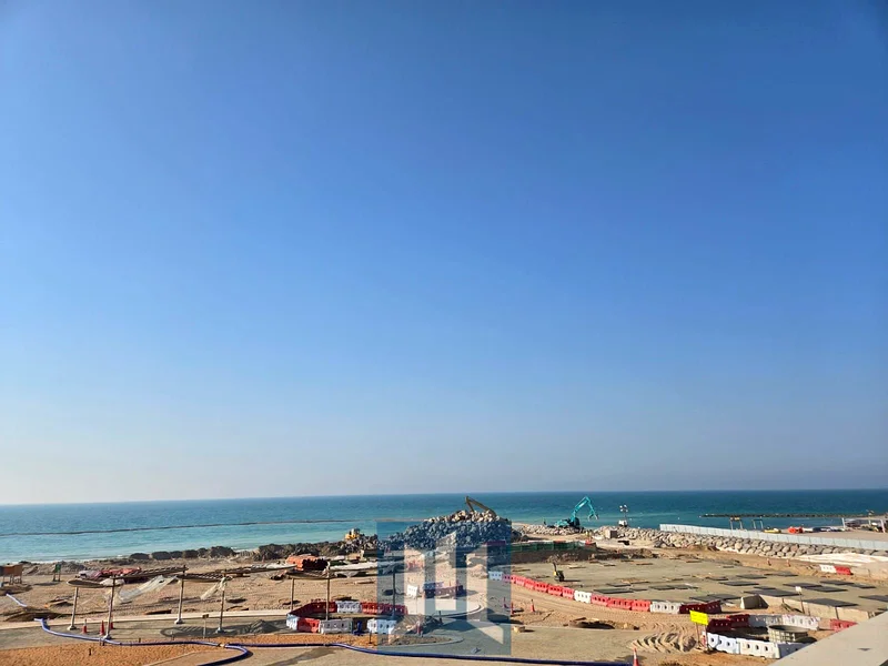 إطلالة على البحيرة، جزئياً على البحر، على بعد دقيقتين من الشاطئ، استثمار رائع63863975600259113