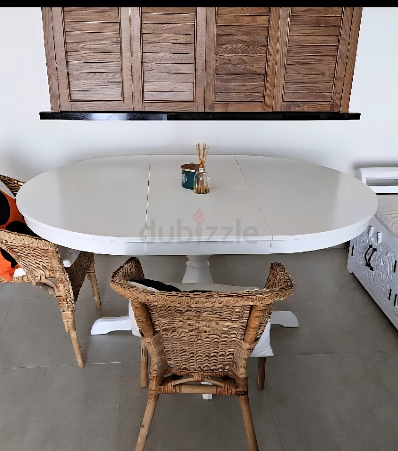 IKEA extendable dining table. 4 to 6 seater!63216833175809112
