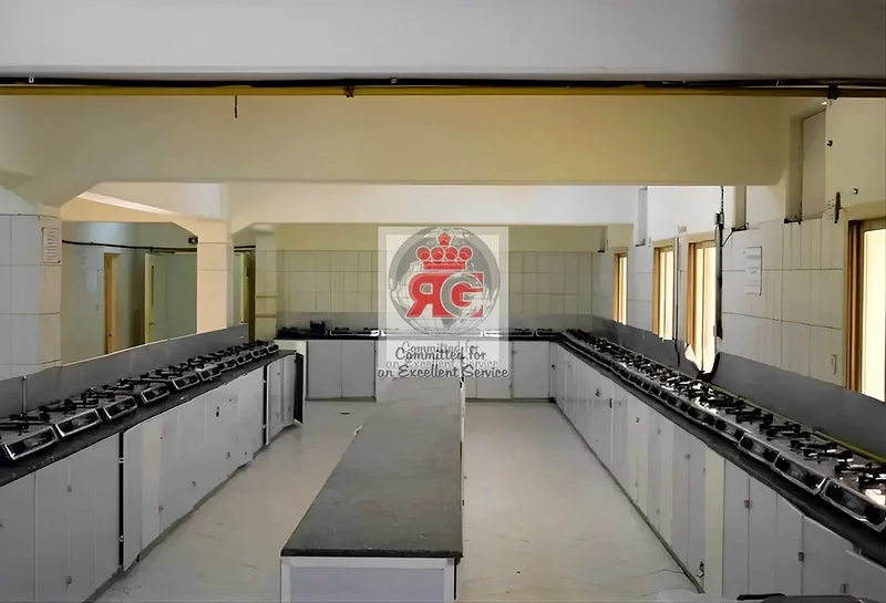يتوفر سكن للعاملين في مصفح.62934684913667112