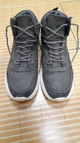 Stylish Men’s Grey High-Top Sneakers for Sale!