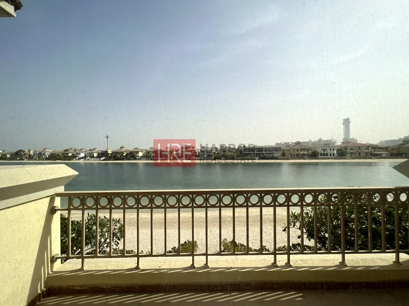 فيلا بإطلالة على البحر | مشرقة وواسعة | جاهزة للانتقال63753253478785114