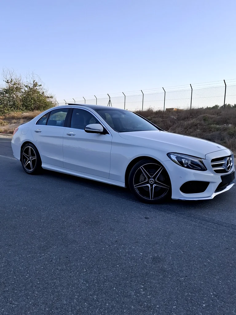 Mercedes C200 Gulf specification, full agency paint, two keys, agency maintained, no faults, no accidents, the car is in excellent condition63163859274113111