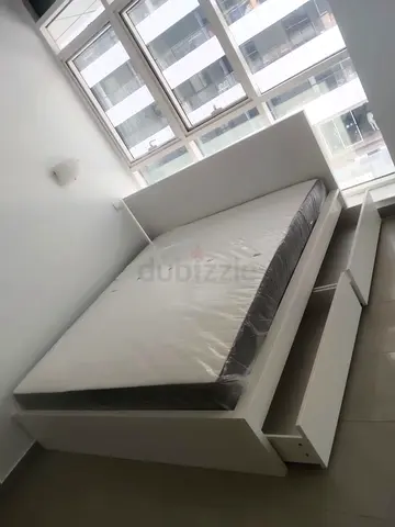 Ikea Malam king size bed bed with 2 storage drawers underneath and Ikea mattress 180×200cm