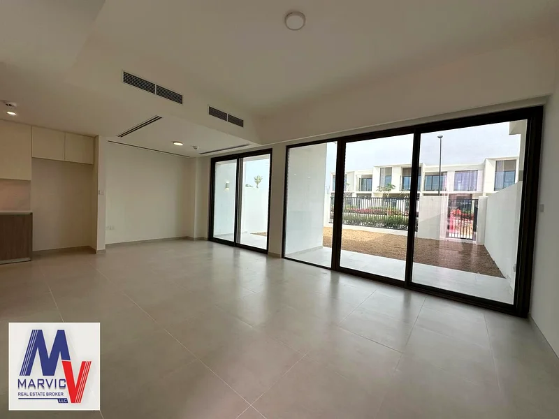صف مفرد / جديد بالكامل / شاغر وجاهز للانتقال63954729440642114