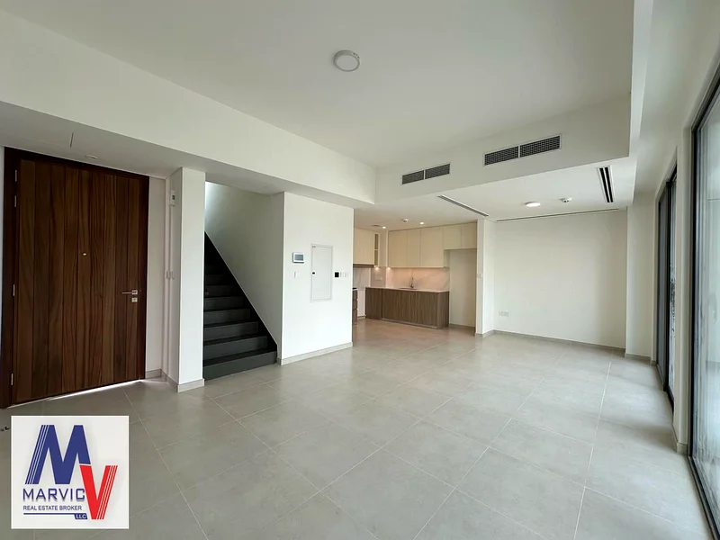 صف مفرد / جديد بالكامل / شاغر وجاهز للانتقال63954729440642112