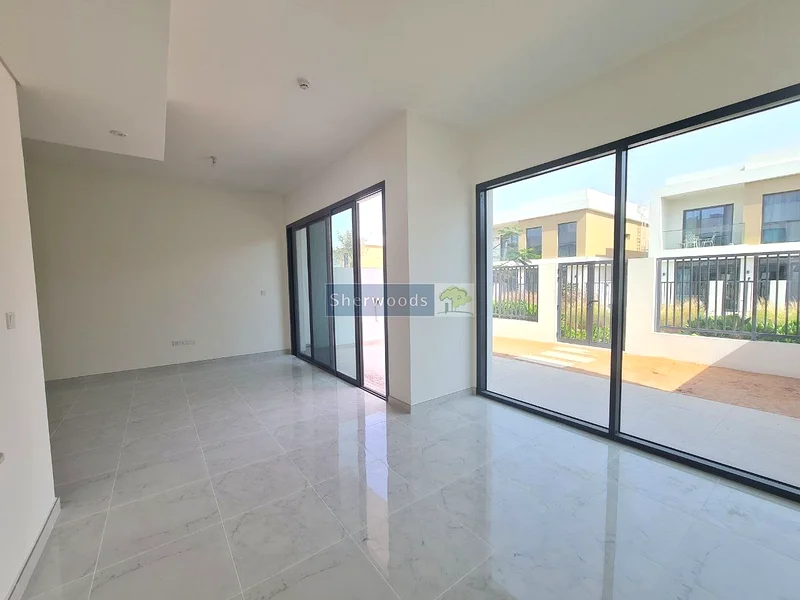 عرض ساخن  شقة بثلاث غرف نوم + غرفة خادمة  استثمار رائع63861101028483111