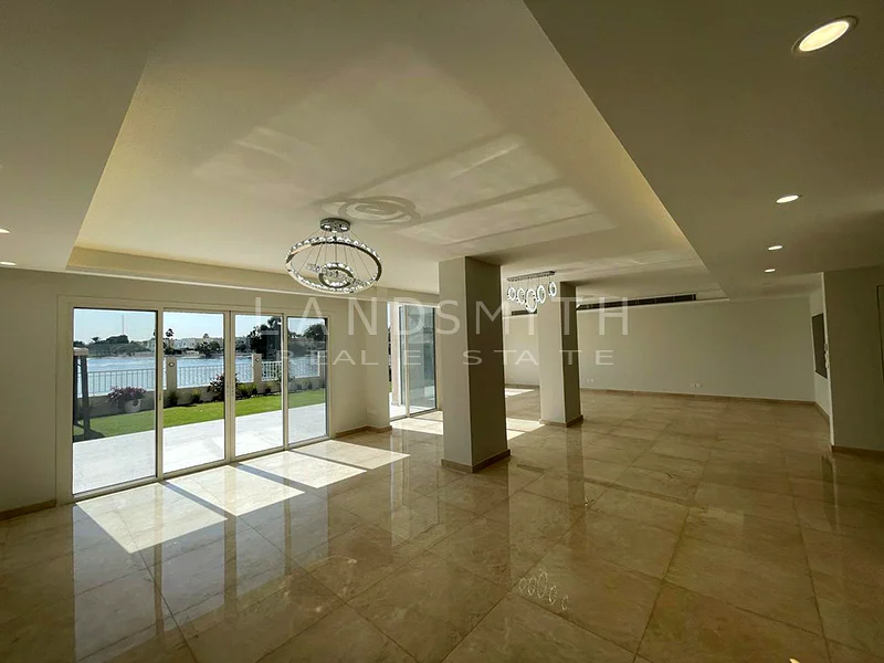 Stunning Lake View | Upgraded 4 Bedroom I Large Plot63654978726531113