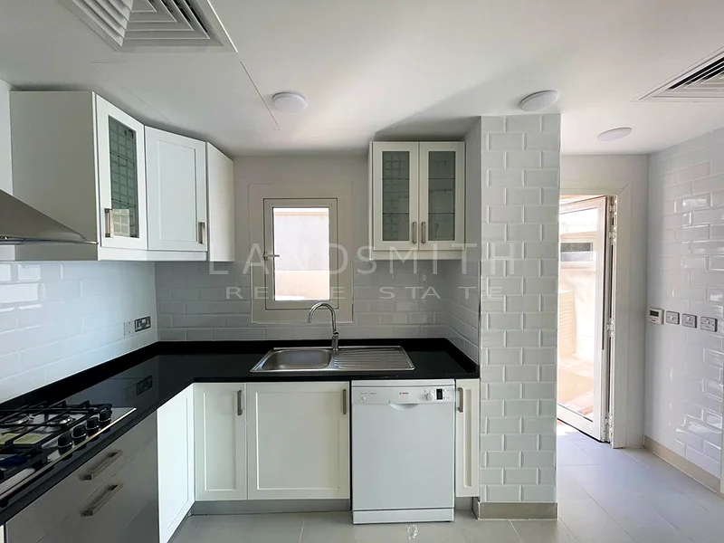 Stunning Lake View | Upgraded 4 Bedroom I Large Plot63654978726531114