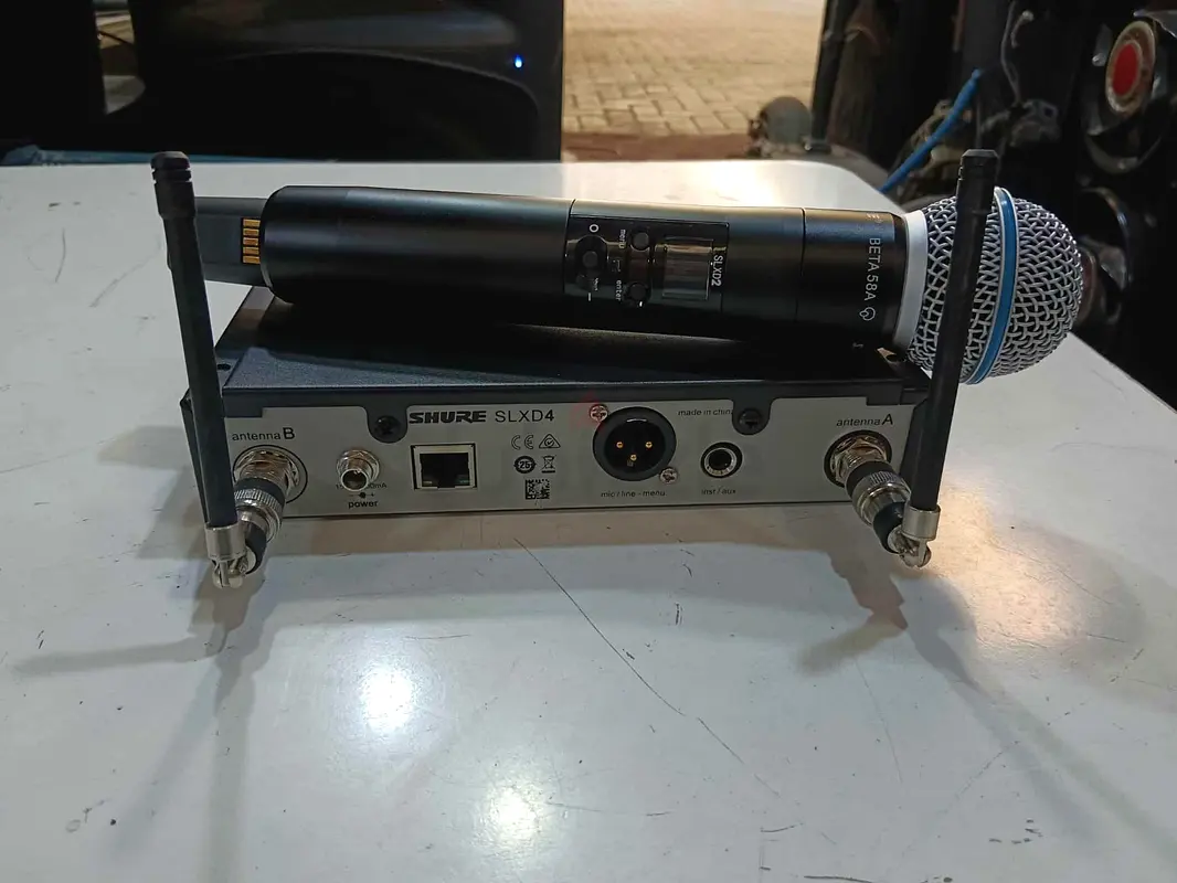 Professional Shure Wireless Microphone System for Sale!