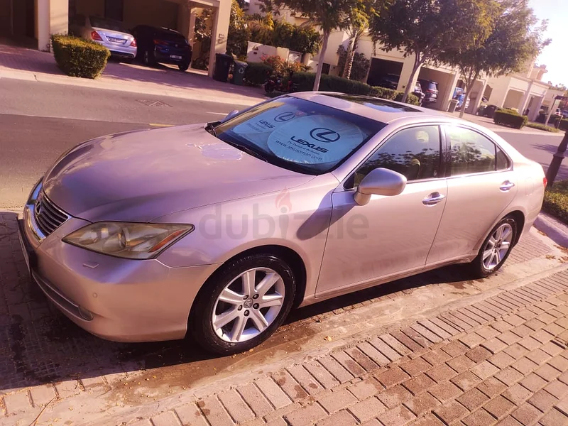 سيدة تقود سيارة مُحافظ عليها بالكامل، مع تأمين شامل632256992387871121