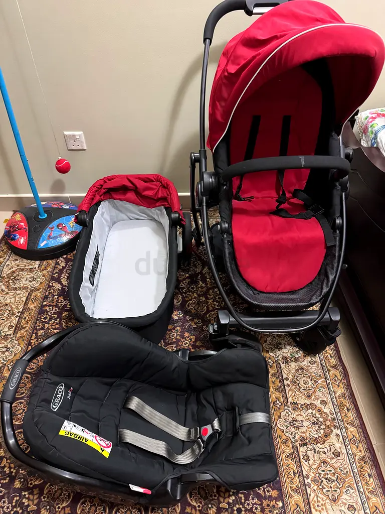 Complete Baby Travel System - Strollers and Car Seats in Excellent Condition!