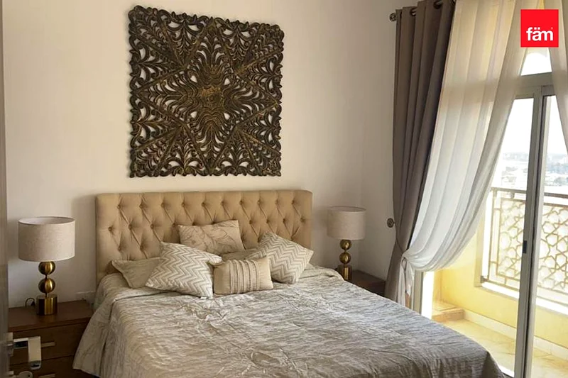 استمتع بالمنظر والمشي على طول القناة63967530986115113
