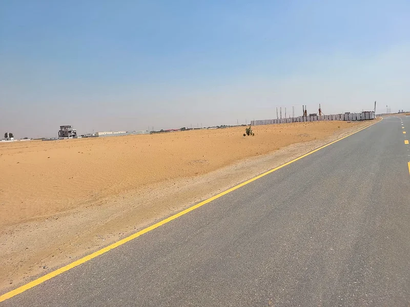للبيع: قطعة أرض في إمارة الشارقة، منطقة الطي، شرق حي السيوح.63183715354497111