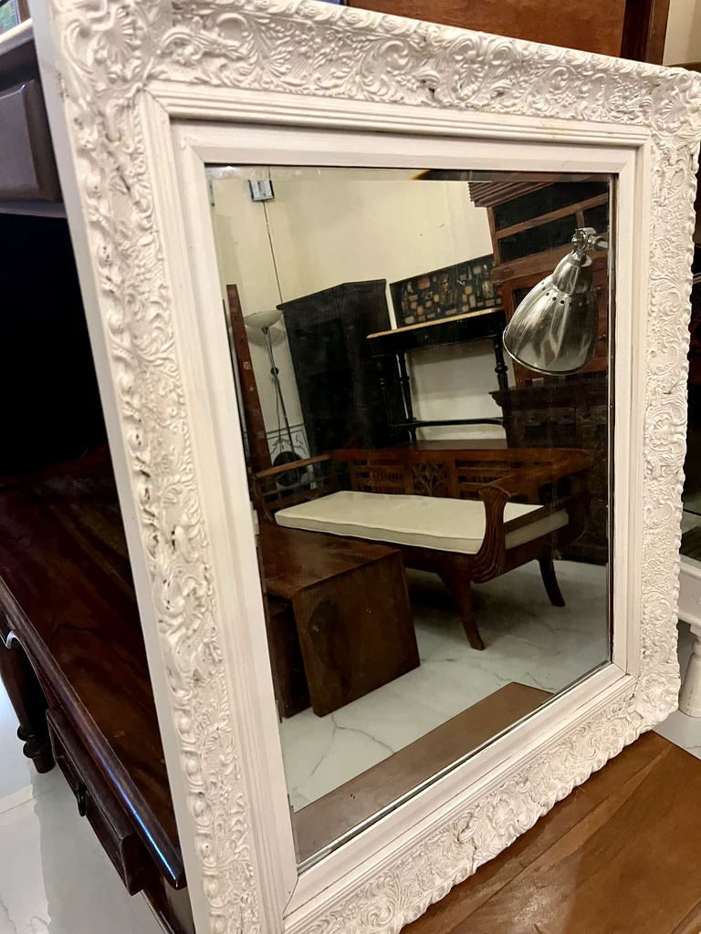 Elegant Vintage Wall Mirror with Intricate Frame63215867796098112