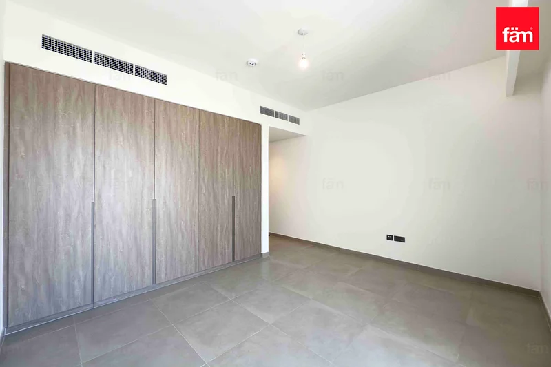 Spacious 3BR | Vacant Single Row | Prime location63654981085827114