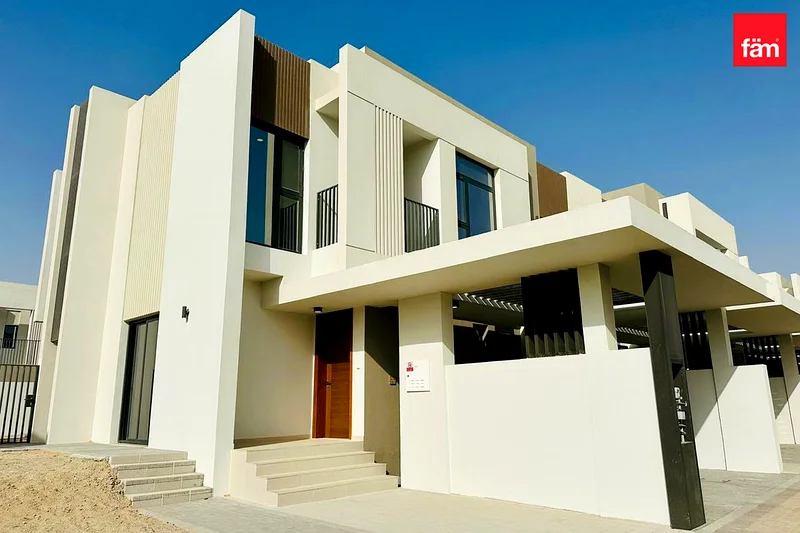 زاوية | شاغر | بالقرب من وسائل الراحة | جديد تمامًا63806150567041110