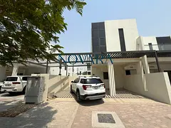 Genuine Resale - R2EM layout - close to entry &amp; exit - 3bed + Maid - Rented