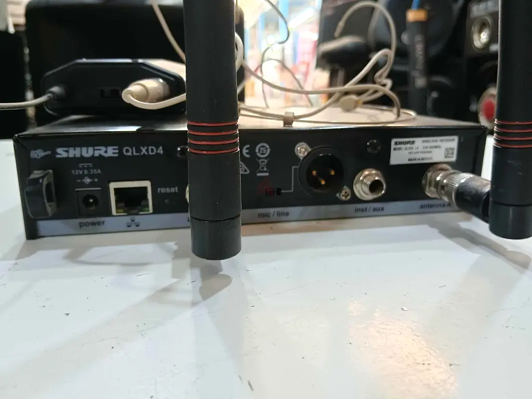 Wireless Microphone System - Perfect for Events!63230187367938113
