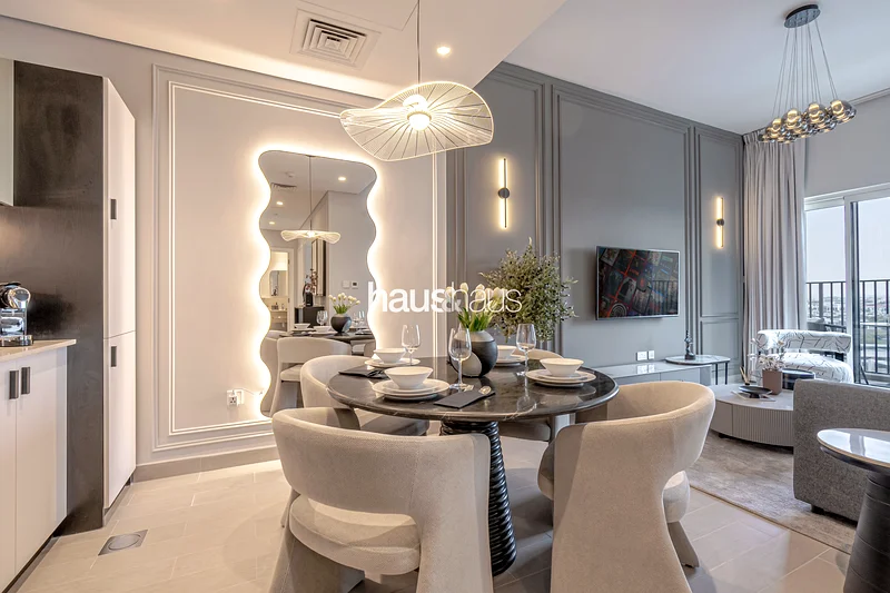 Luxurious 2BR | Pool and Golf Course View63830640544769111