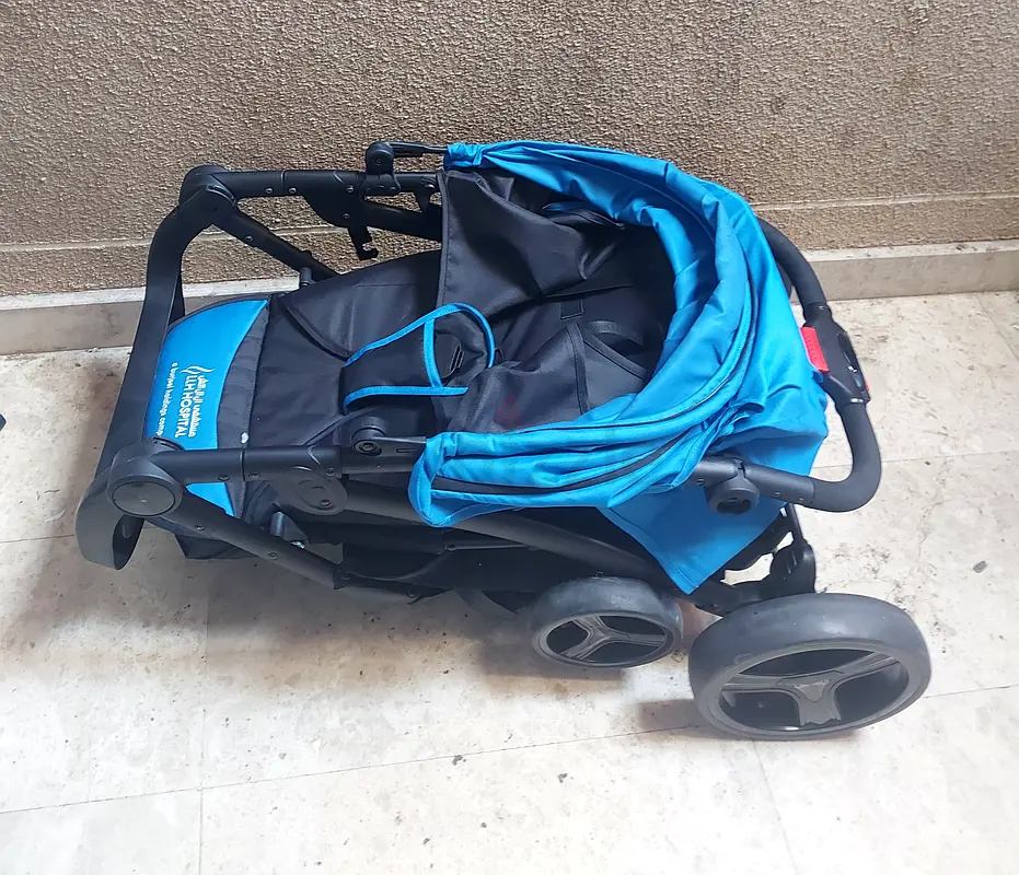 Convenient and Stylish Stroller for Sale!
