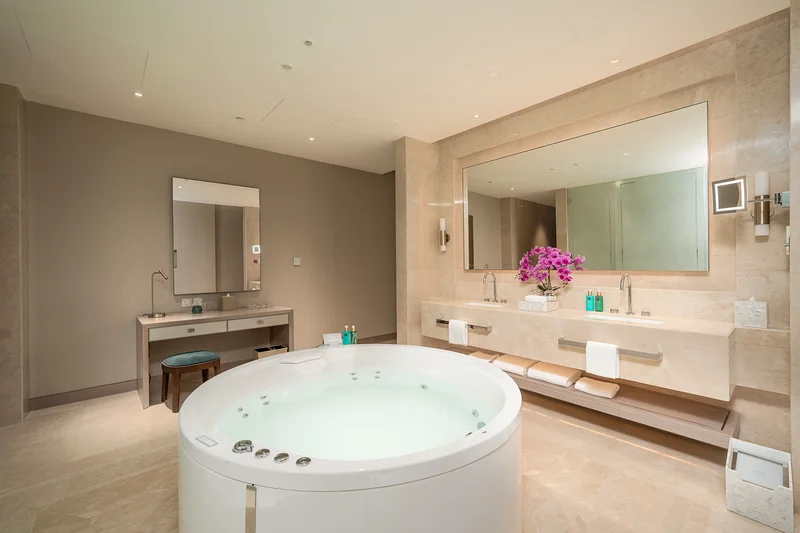 Spa Suite Suite with Hot Tub, Sauna & Steam63237581918849111