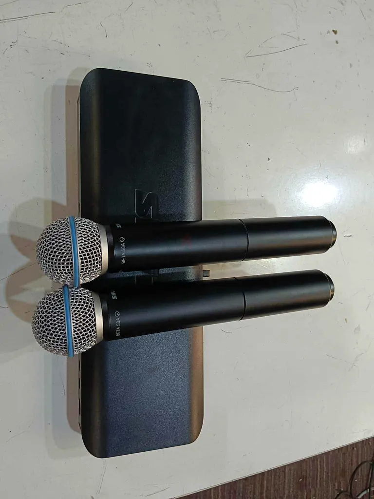 Shure Wireless Microphone System - Perfect for Events63229679965313111