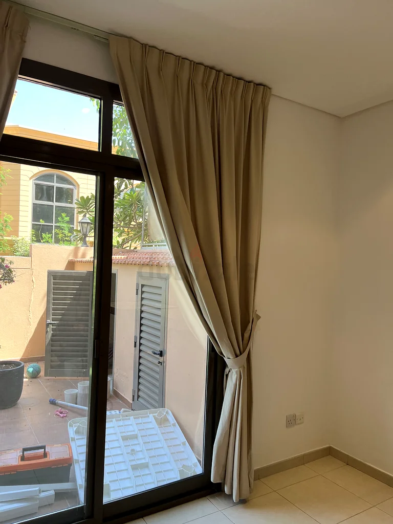 Elegant Fabric Roller Blinds for Modern Interiors63221343392642114