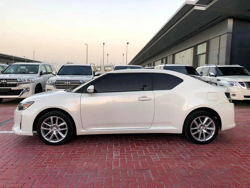 Toyota Zelas 2015 model, Gulf version, fully loaded, 154,000 km driven, first owner, two keys available63157885588995113