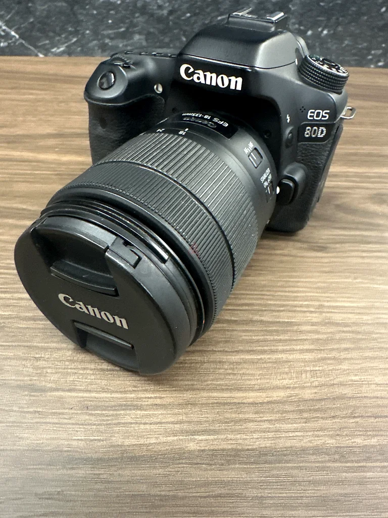 كاميرا كانون EOS 80D مع عدسة EFS 18-135 مم للبيع63234132312322110