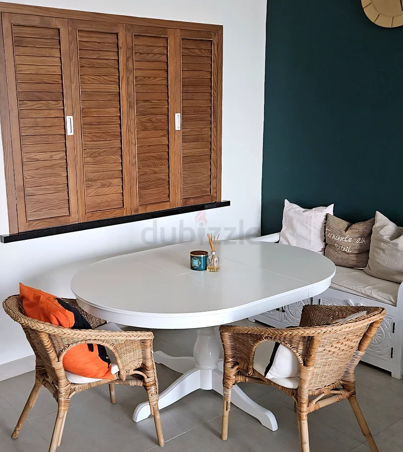IKEA extendable dining table. 4 to 6 seater!63216833175809111
