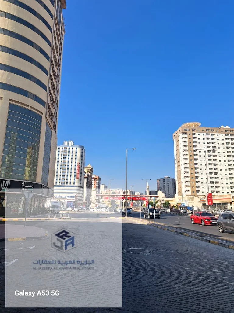 فرصة رائعة للمستثمرين لبيع مبنى (شقق فندقية) مباشرة على طريق الشيخ خليفة63195082388866113