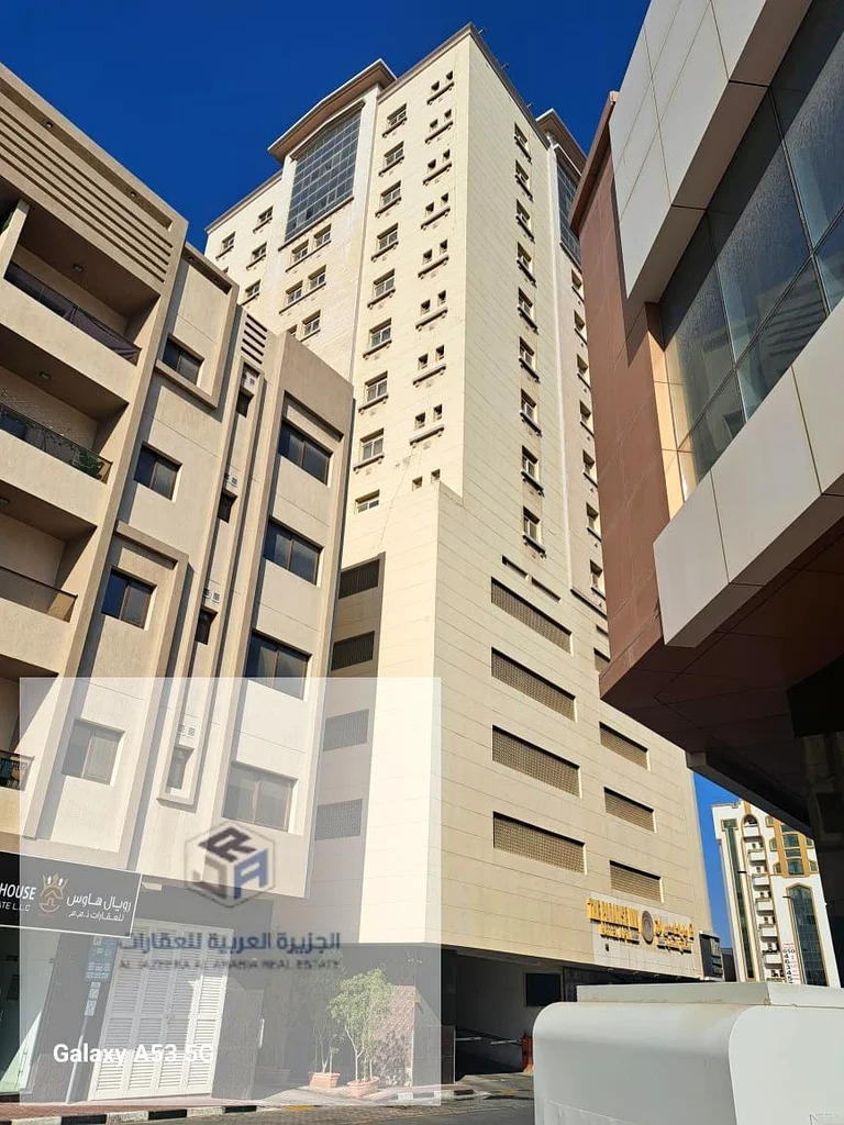 فرصة رائعة للمستثمرين لبيع مبنى (شقق فندقية) مباشرة على طريق الشيخ خليفة63195082388866114