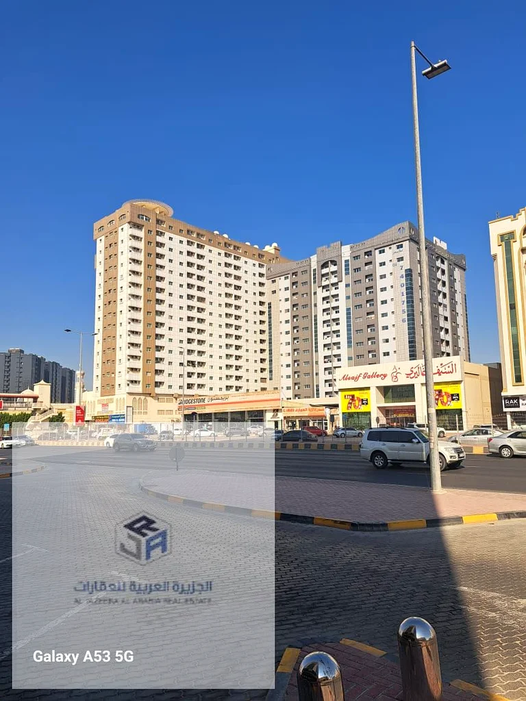 فرصة رائعة للمستثمرين لبيع مبنى (شقق فندقية) مباشرة على طريق الشيخ خليفة63195082388866111