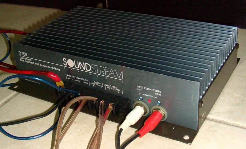 Soundstream D100II/D200 and Crossover.63196634237314112