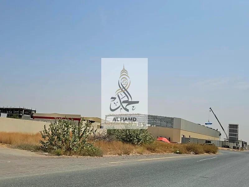للبيع مباشرة من المالك في الأراضي الصناعية على طريق أم الثوب الجديد الصناعي 29052 قدم مربع63818030437249113