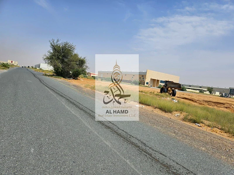 للبيع مباشرة من المالك في الأراضي الصناعية على طريق أم الثوب الجديد الصناعي 29052 قدم مربع63818030437249114